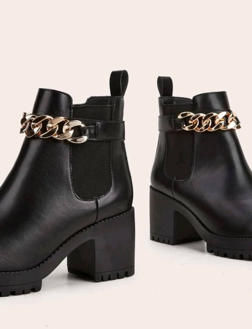 BOTINES NEGROS