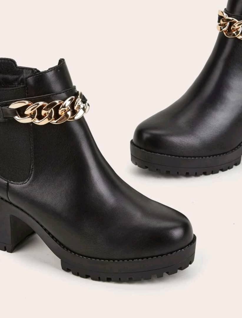BOTINES NEGROS