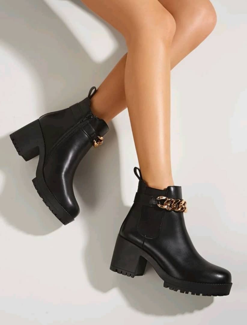 BOTINES NEGROS