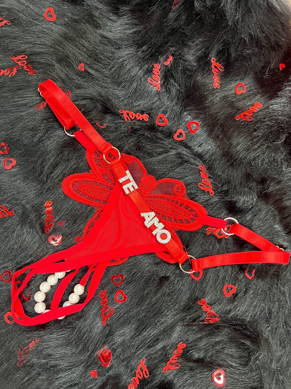 PANTY CON ABERTURA Y PERLAS