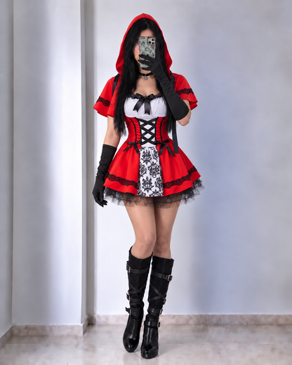 CAPERUCITA ROJA CON GUANTES