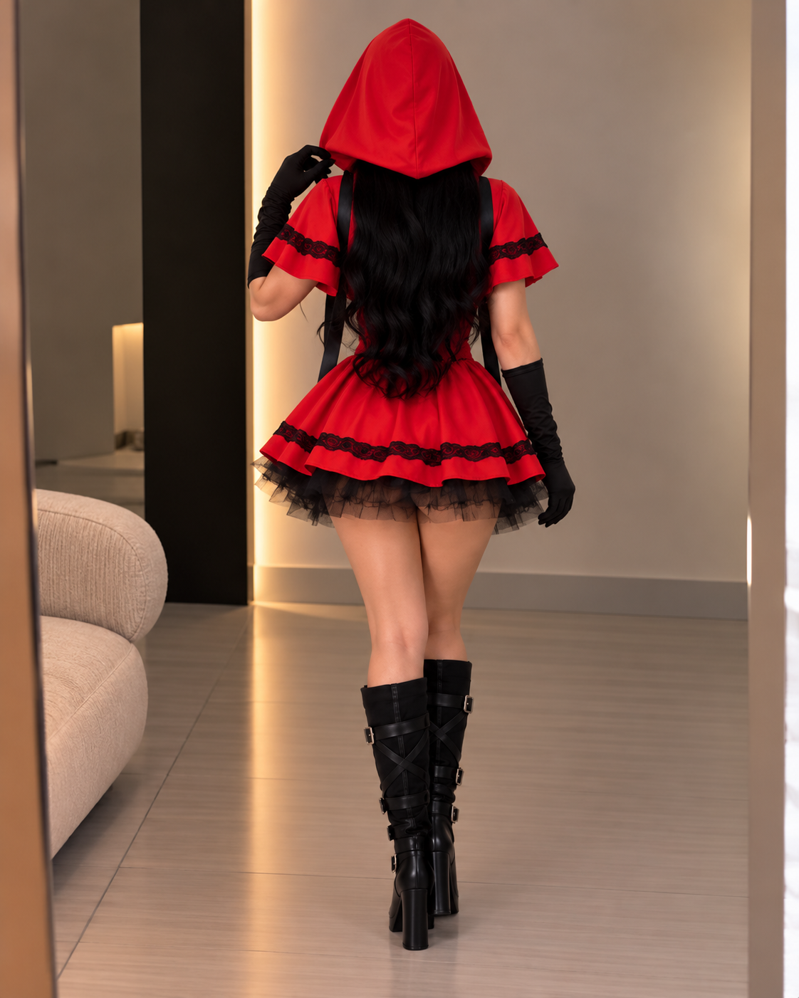 CAPERUCITA ROJA CON GUANTES