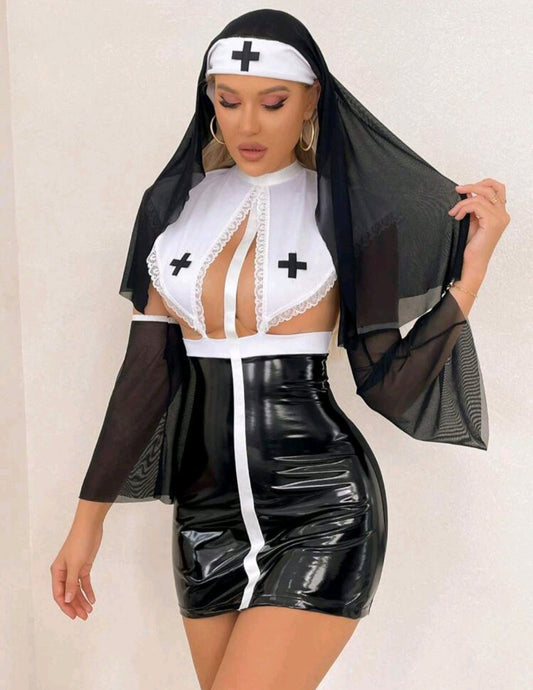 MONJA TRAVIESA