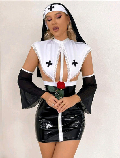 MONJA TRAVIESA