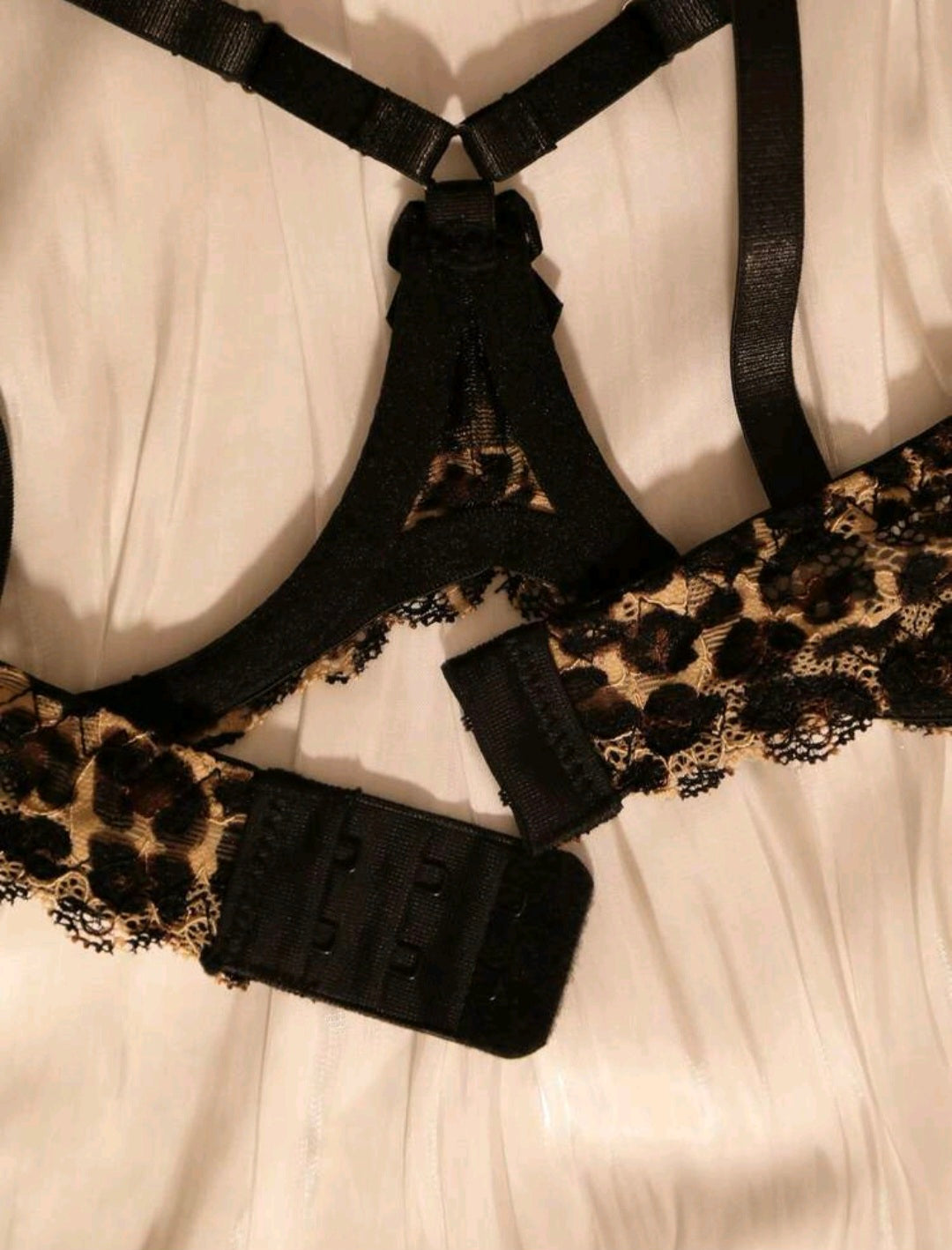 LENCERIA LEOPARDO CON ABERTURA